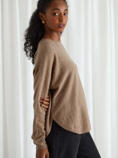 Davida Curved sweater mink 2 scaled
