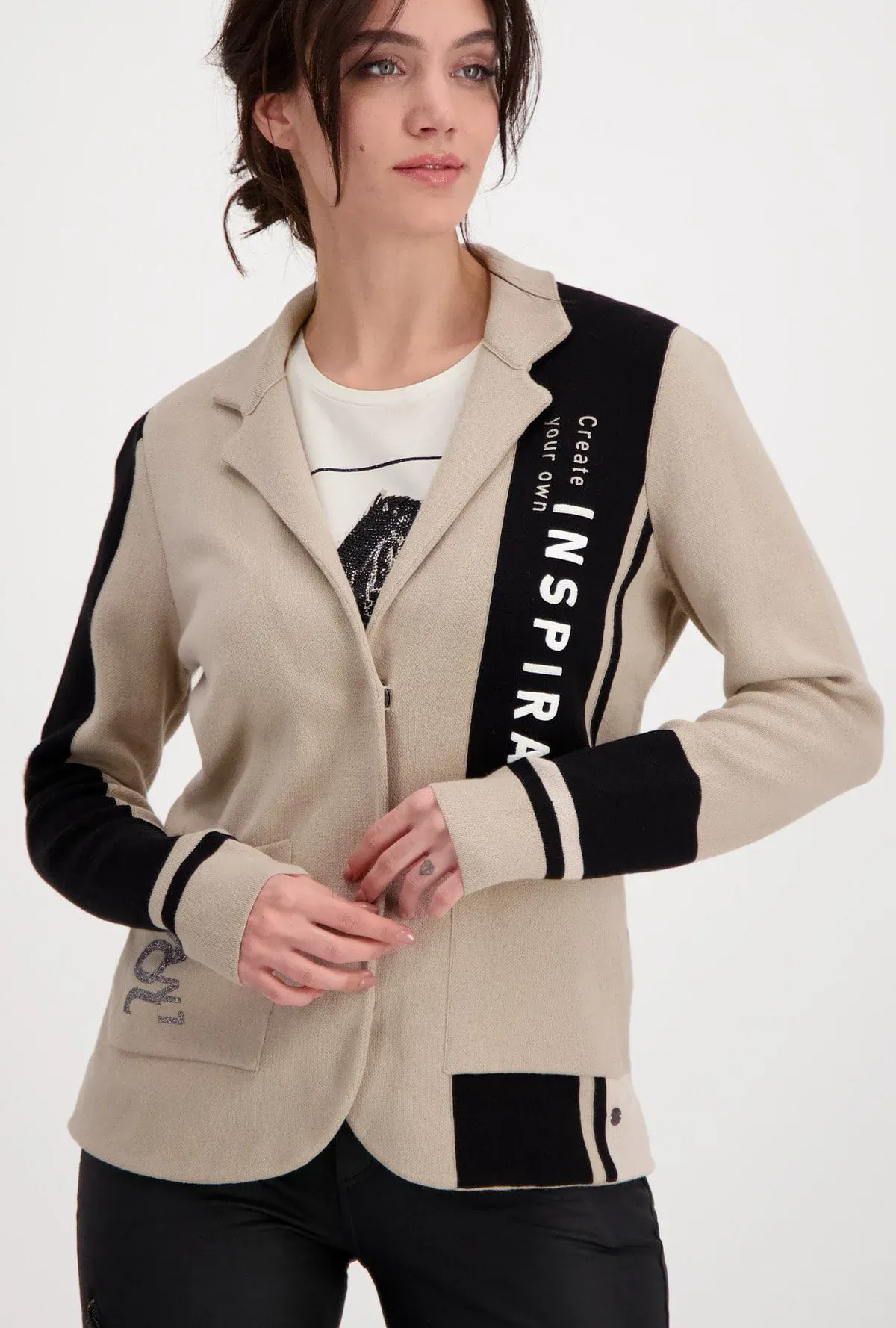 Monari blazer i strik sand