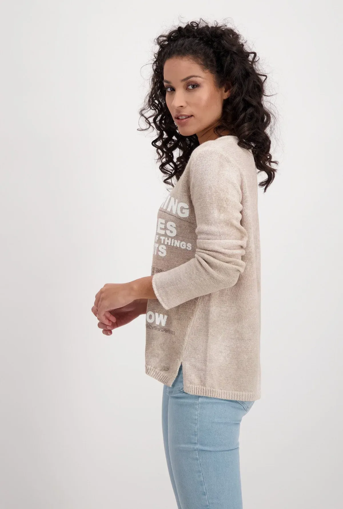 Monari pullover i strik med print og pailetter sand 2