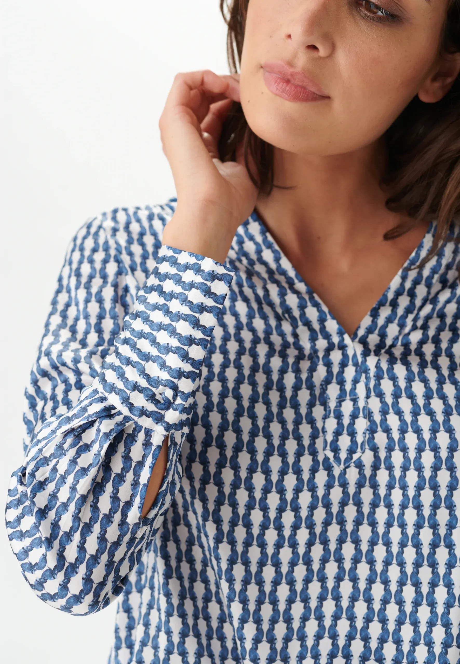 Dea Kudibal silkebluse Jennifer Goldie Leche 2 scaled