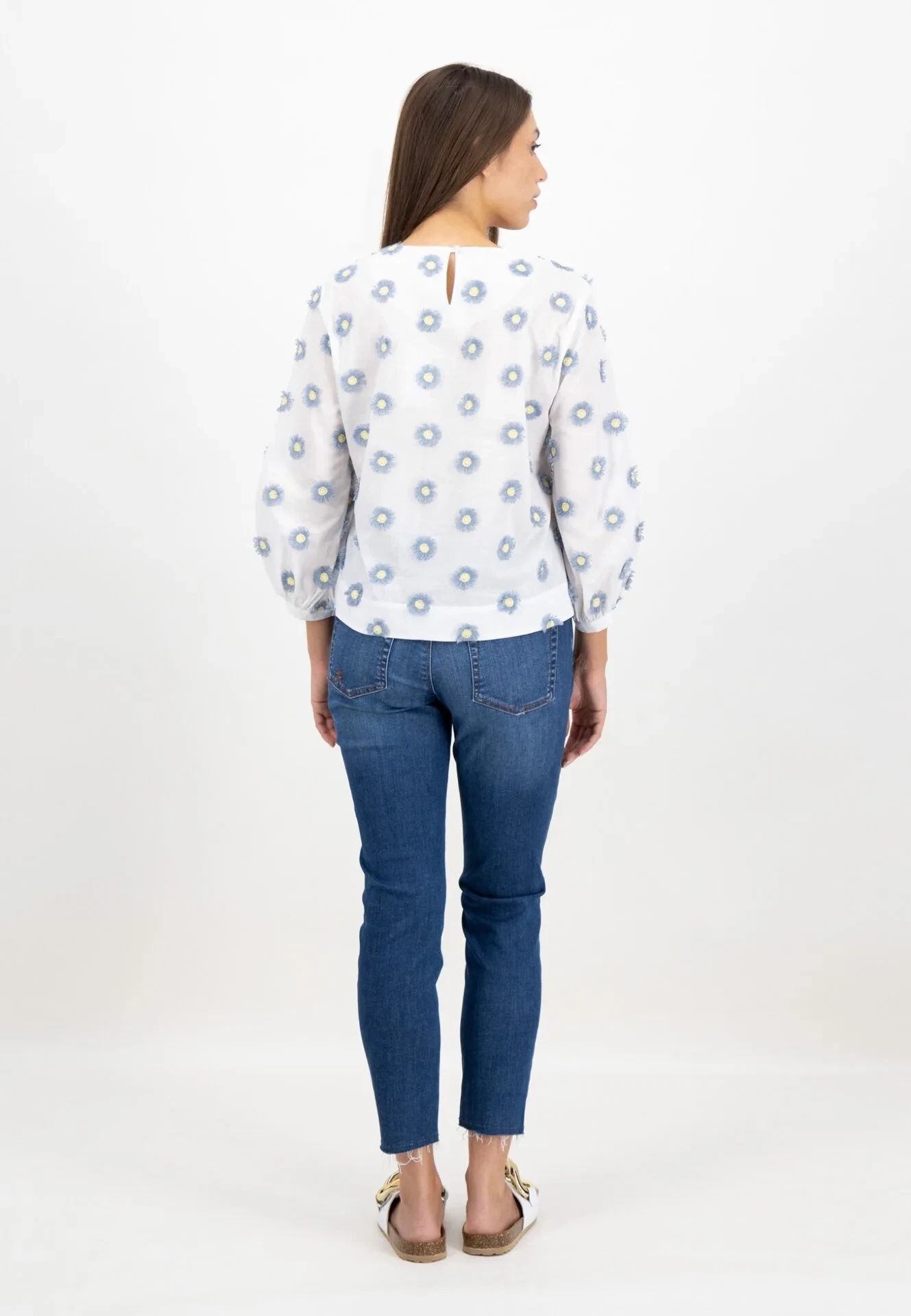 Louis and Mia hvid bluse med blomsterbroderi 2