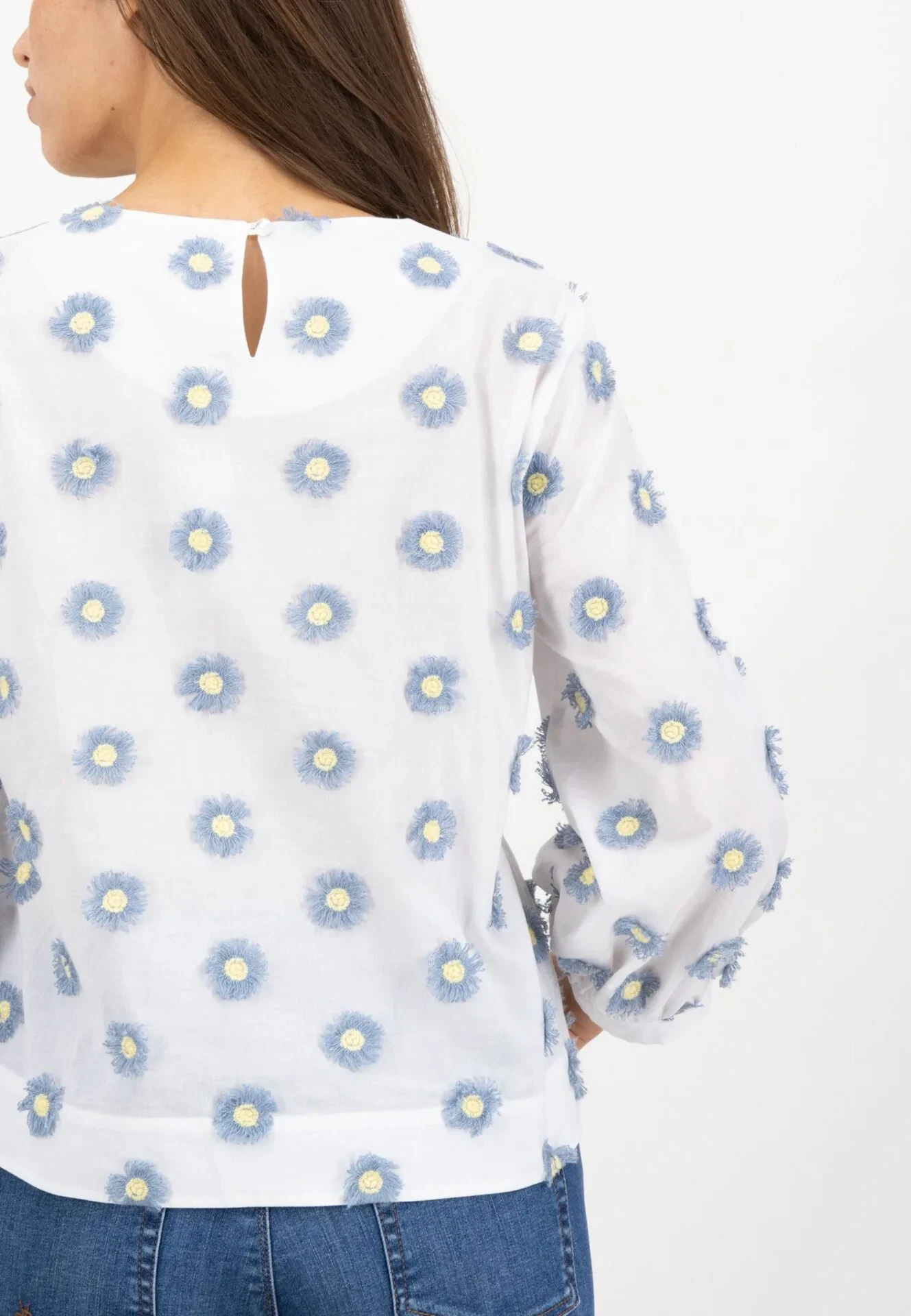 Louis and Mia hvid bluse med blomsterbroderi 3