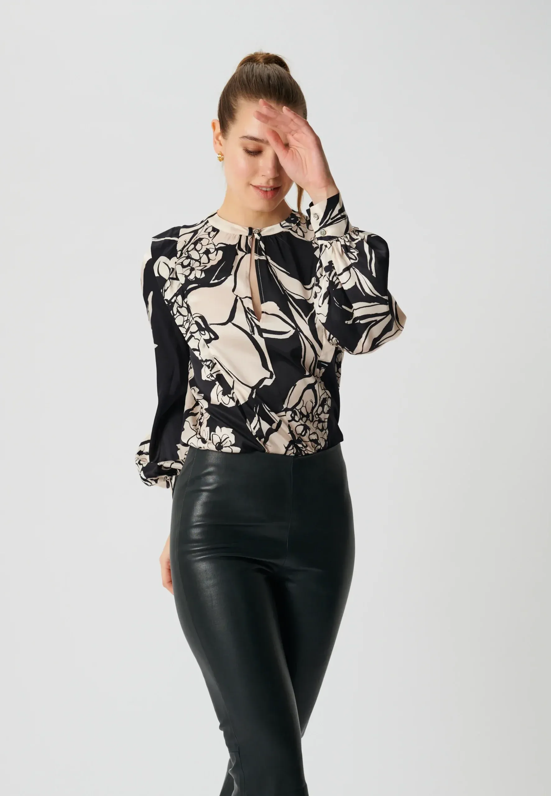 Dea Kudibal EVELYN Big Floral Coal silkebluse