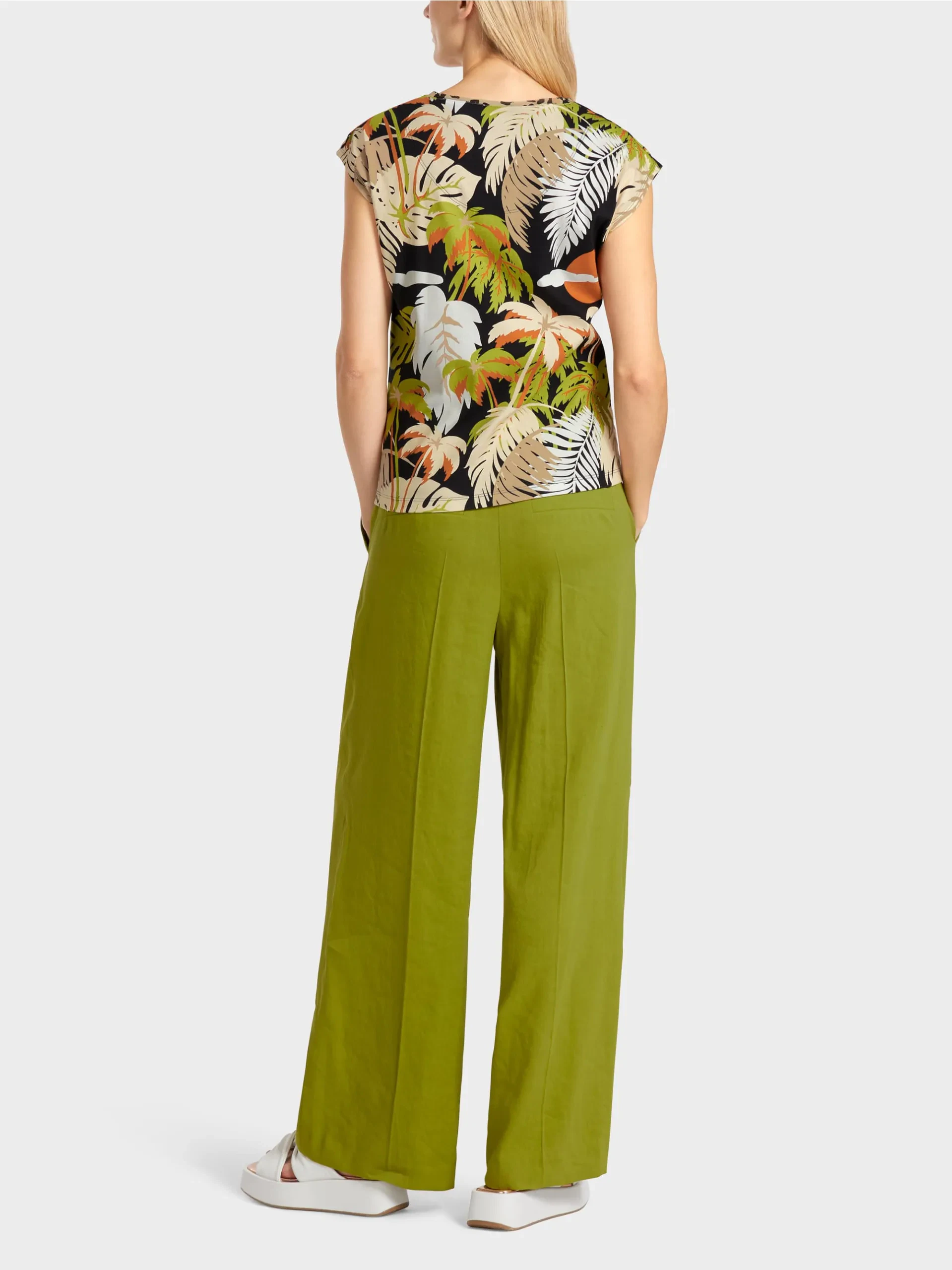 Marc Cain Collections top med V-hals i tropisk print - Billede 2