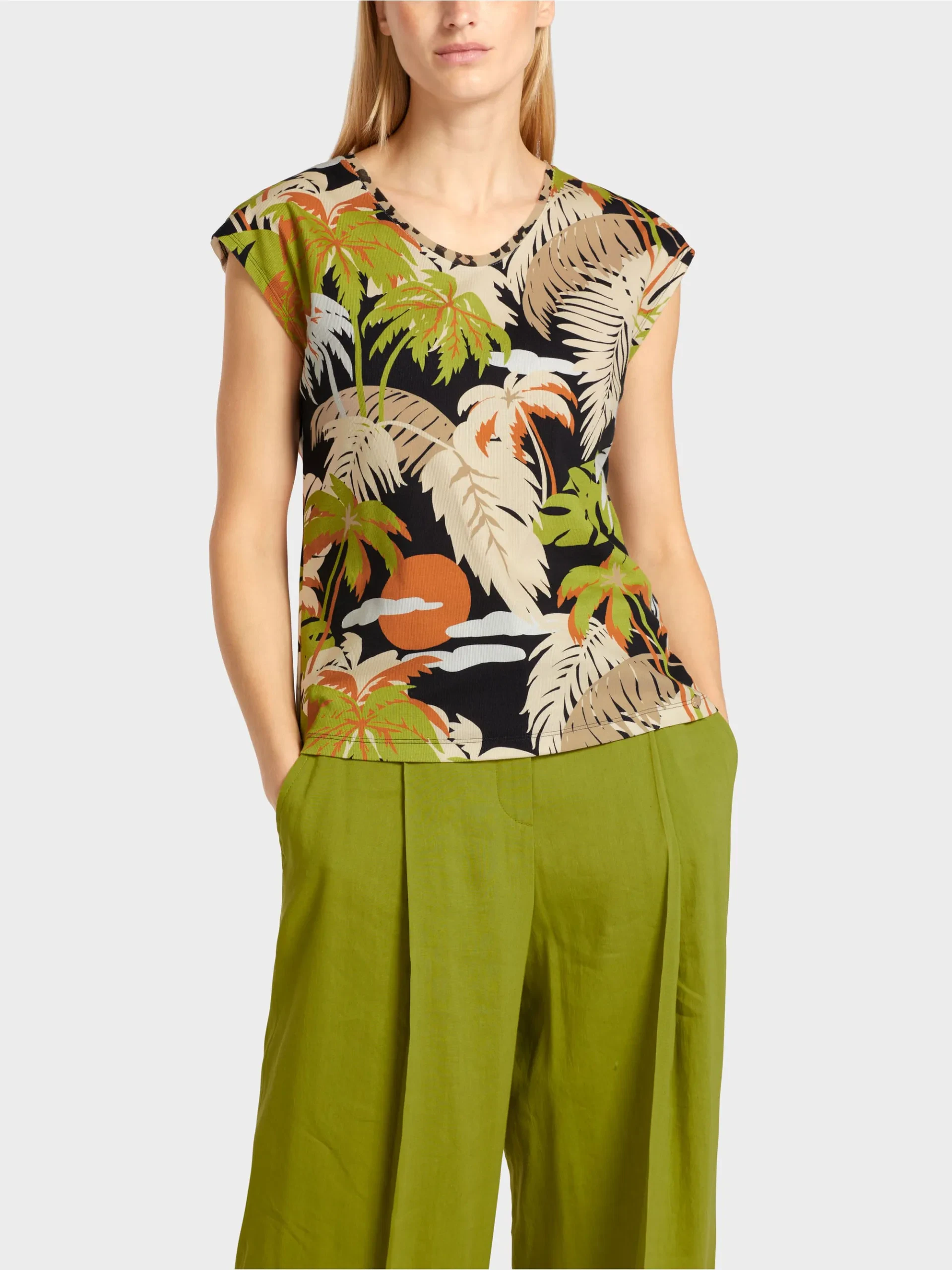 Marc Cain Collections top med V-hals i tropisk print