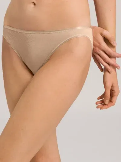 Hanro Cotton Seamless trusse i beige 1