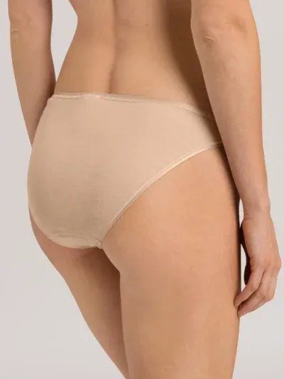Hanro Cotton Seamless trusse i beige 2